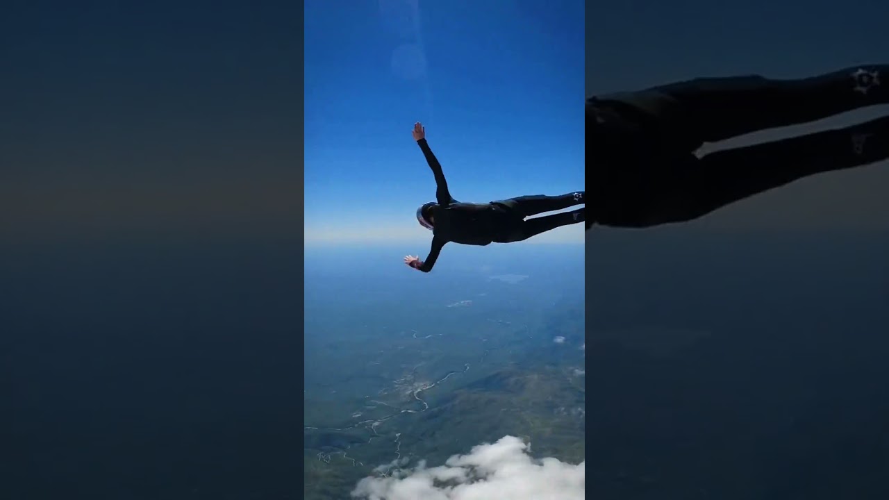 Two girls&rsquo; jump training&mdash;rare high-altitude freestyle skydiving!#AreYouAfraidOfHeights #EyeOpener