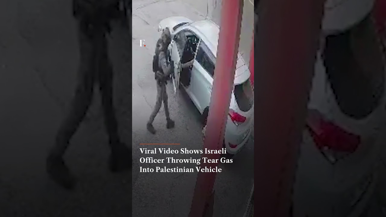 Viral Video Purportedly Shows Israeli Officer Throwing Tear Gas Into Palestinian Vehicle | N18G
