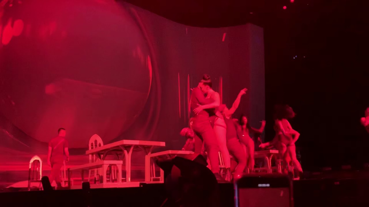 Ariana Grande - Dublin 22 September