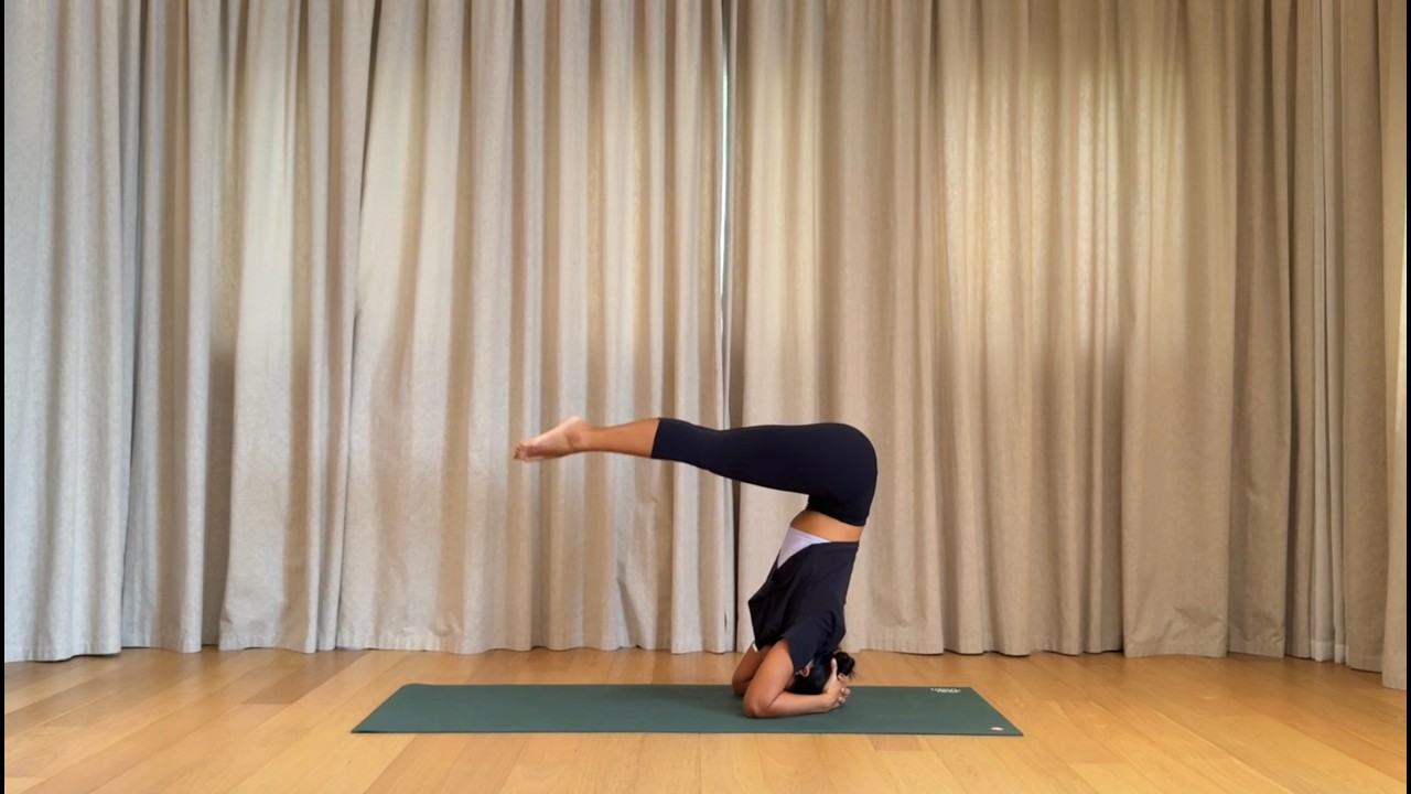 Inversion Vinyasa Flow (30 Min) | Headstand & Pincha Yoga Practice