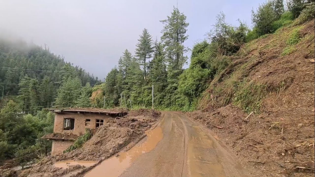 The condition of the main road due to cloudburst in Thunag || Himachal Pradesh, India