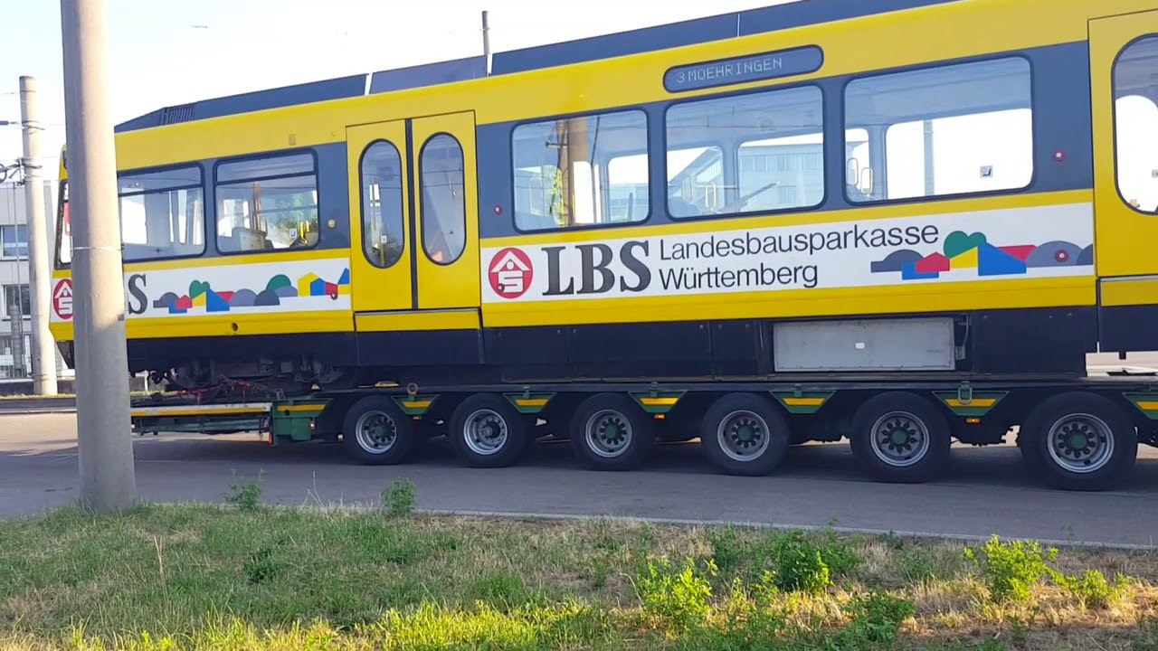 Der Prototyp DT8  Wagennummer 3001 geht nach Straßenbahnwelt Stuttgart