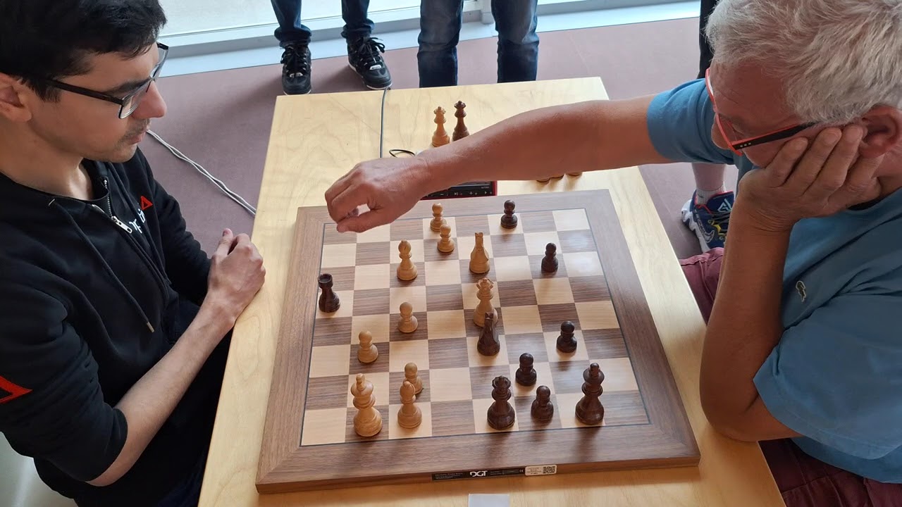 GM Anish Giri plays blitz
