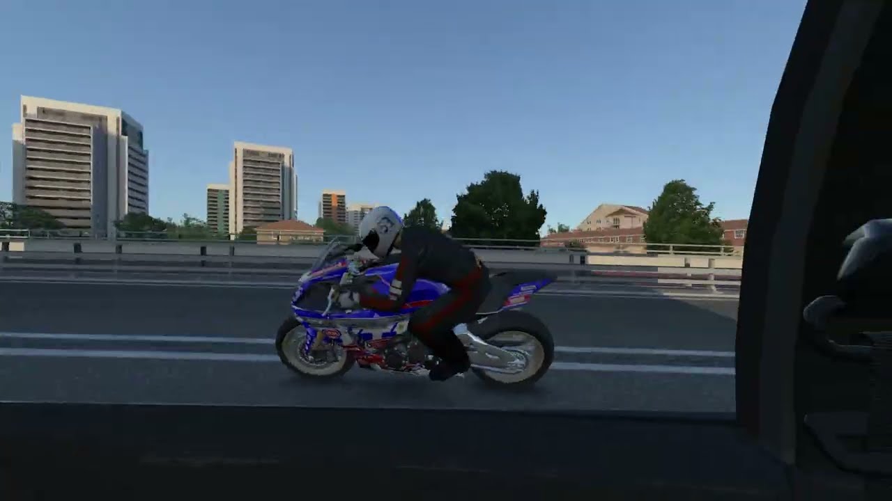 R32 vs R1 | Live for Speed