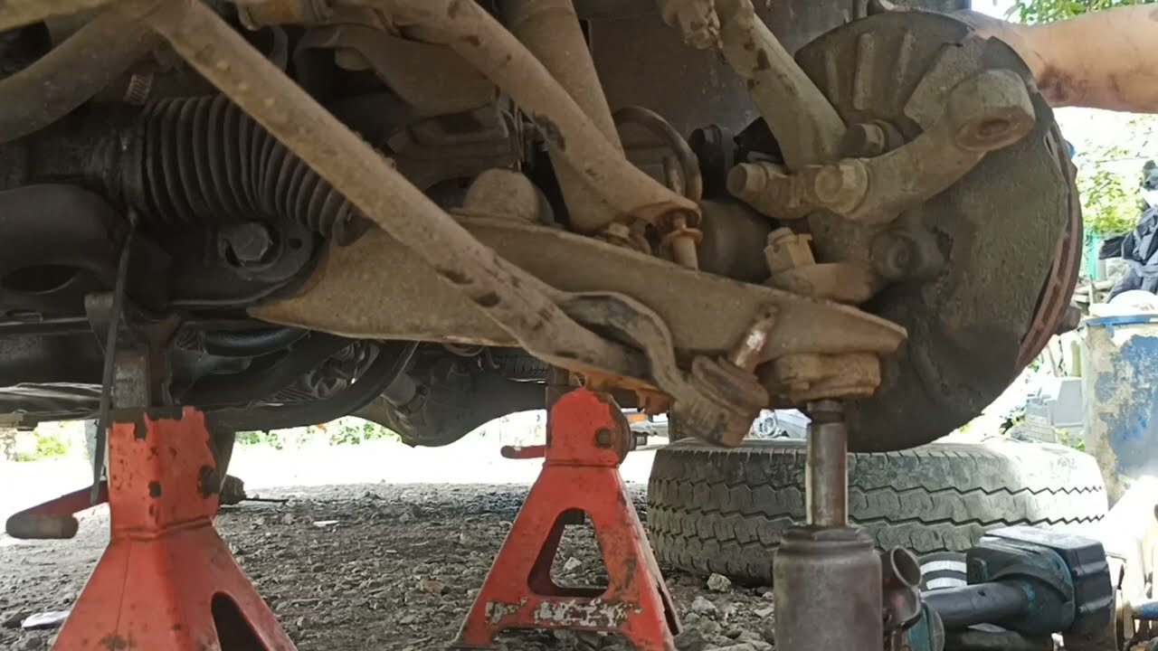 HOW TO REMOVE LOWER ARM SUSPENSION AND STRUT BAR#kia #dropside