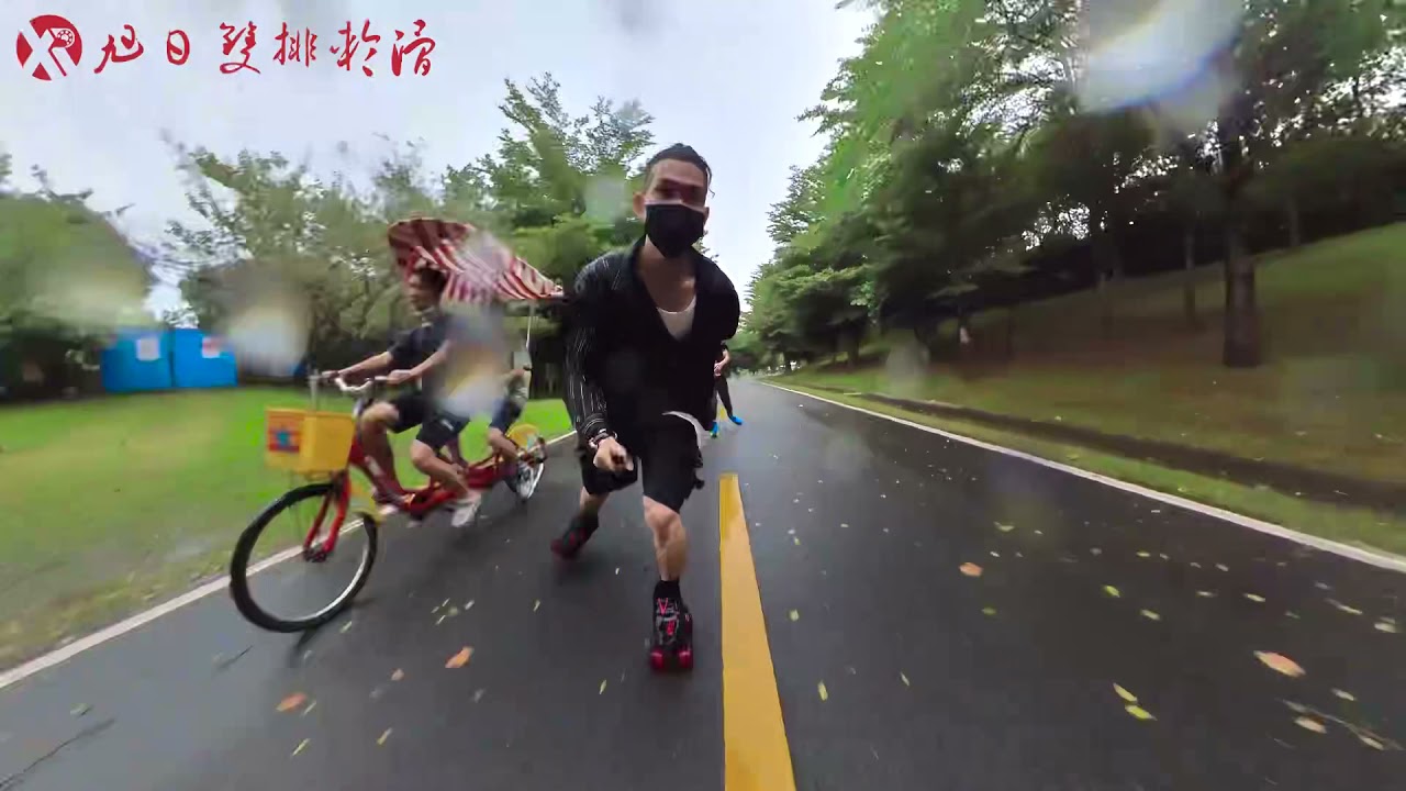 2021 Chinese National Day, skating outdoors in the rain，quad roller skating.