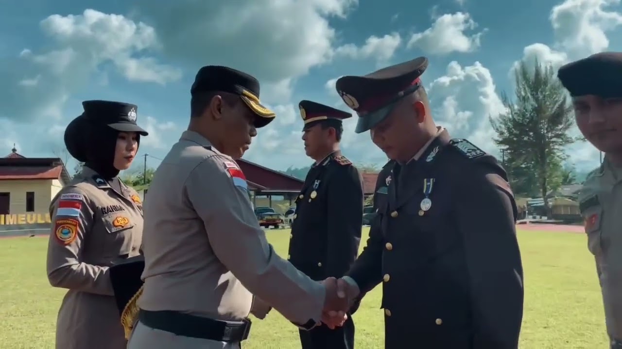 UPACARA PEMBERIAN PENGHARGAAN SATYALENCANA PENGABDIAN POLRES SIMEULUE