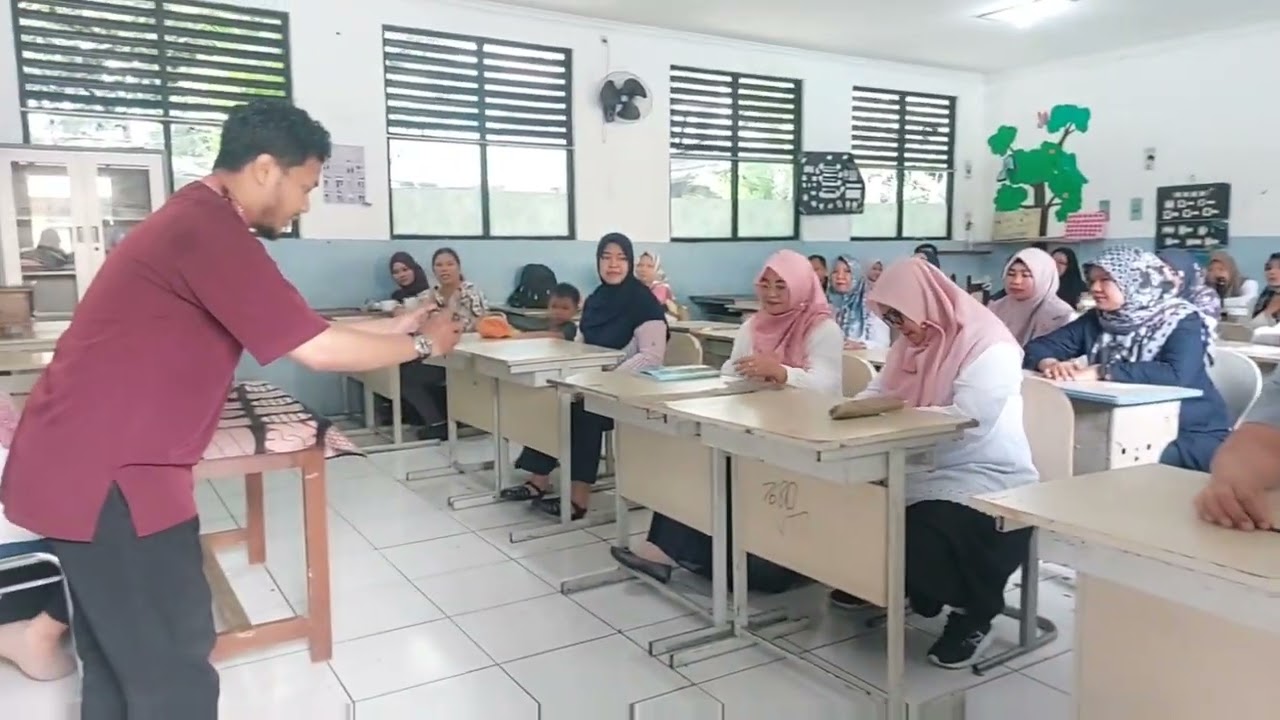 Momen Saat Take Video Simulasi Pengelolaan Sampah di SMPN 13 Tangerang. 20022026