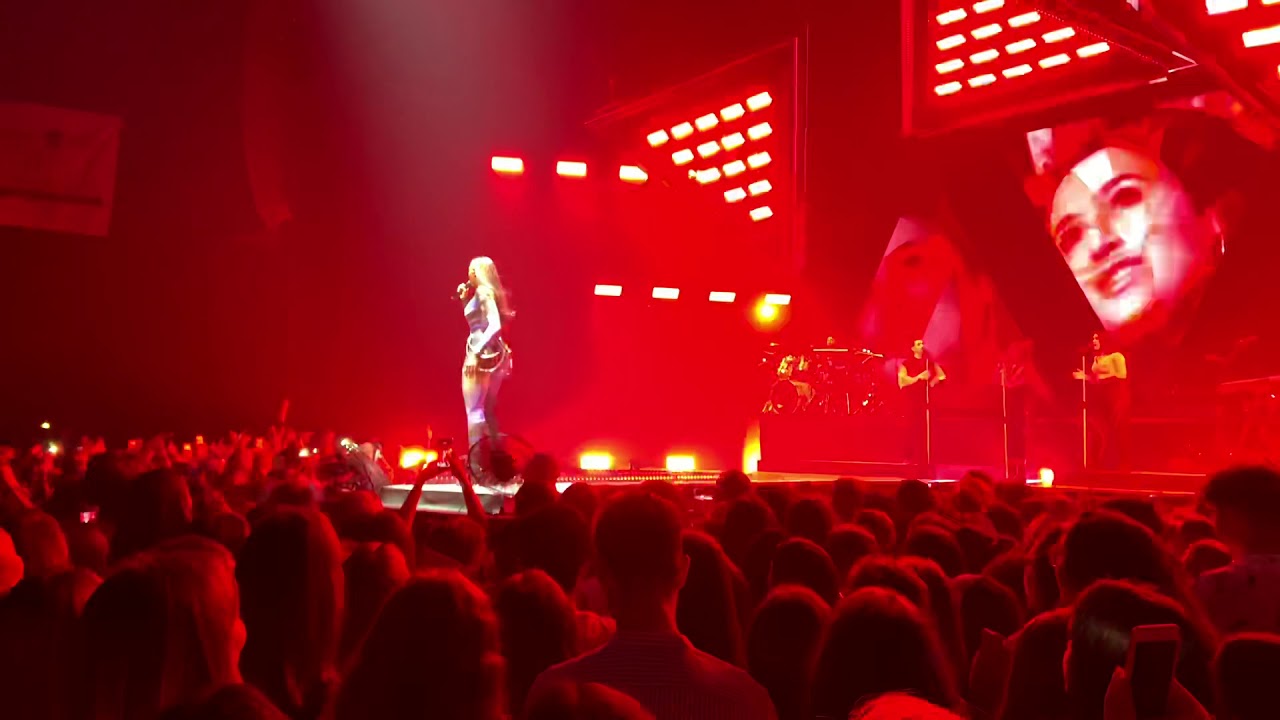 Aya Nakamura - Gangster ( Concert Dôme de Marseille)