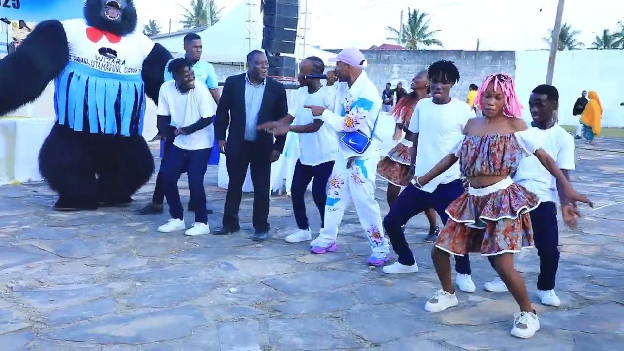 MSANII BAROBARO NA KIJIJI CHAKE NDANI YA VIWANJA VYA SABASABA