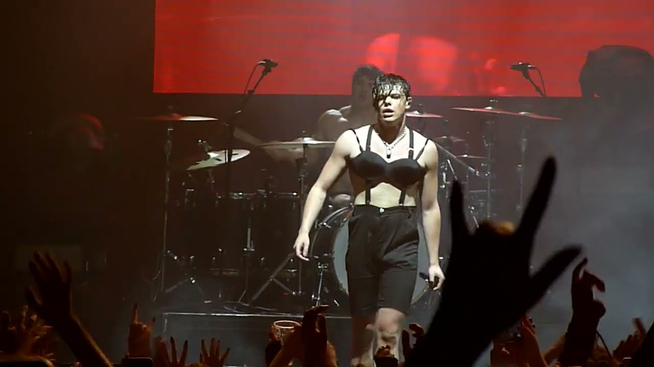YUNGBLUD - Machine Gun (F**k the NRA) [HD] live @ Gasometer, Wien
