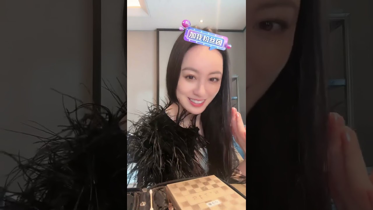 第一次见唐艺穿这样的裙子，穿上美美的碎花裙，拍个短视频，