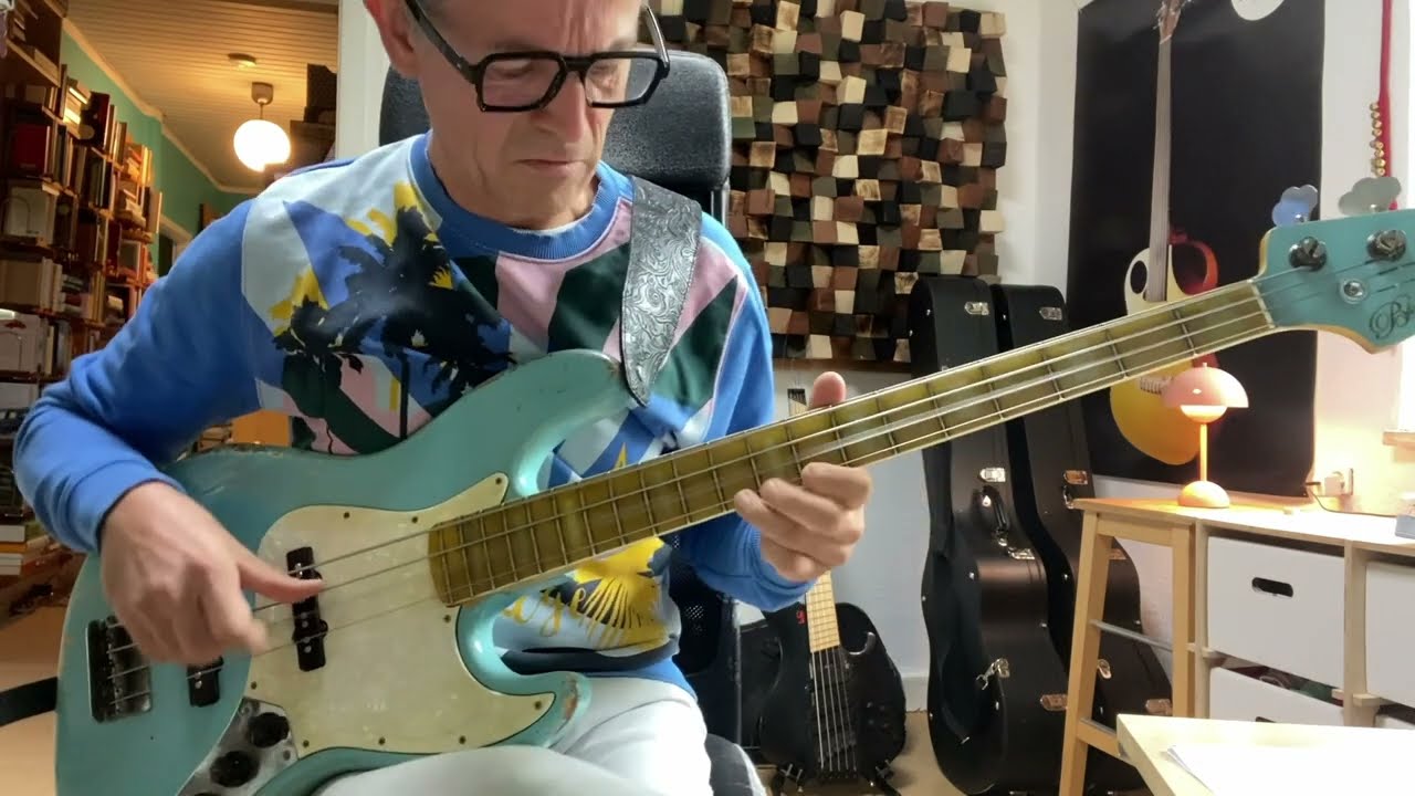 Cantaloupe Island Funky Bass Jam  // Dogal flatwound strings