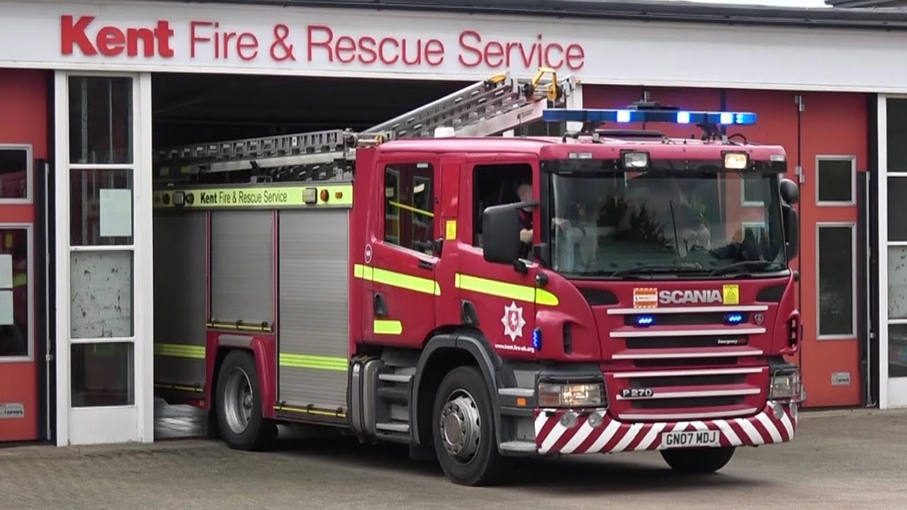 Heavy Rescue Pump responding - Kent Fire & Rescue Service [39R3 - Strood]