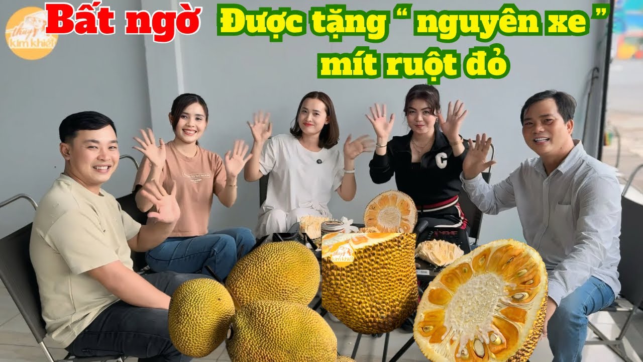 Thuỳ Kim Khiết bất ngờ khi tôi người miền Tây chở nguyên xe mít ruột đỏ xuống Vĩnh Long tặng.