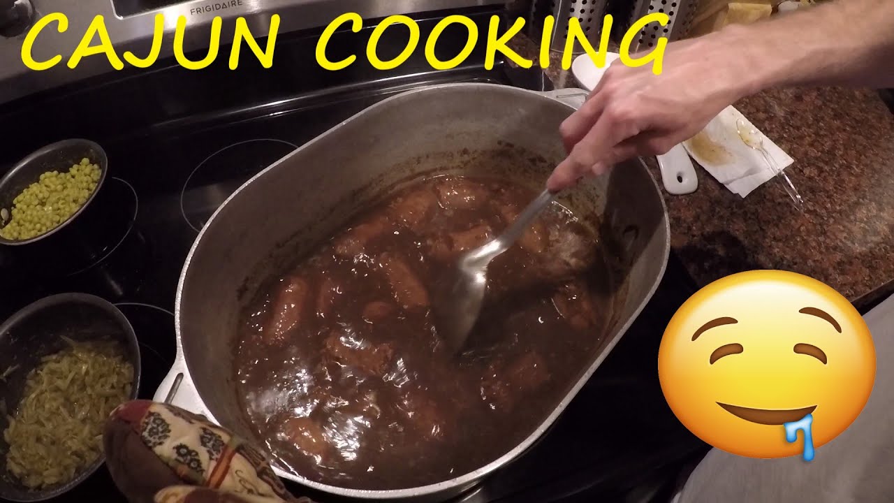 How to cook Fresh Cajun Sausage in a Gravy - Louisiana Cajun Cooking - Cooking Cajun Rice and Gravy