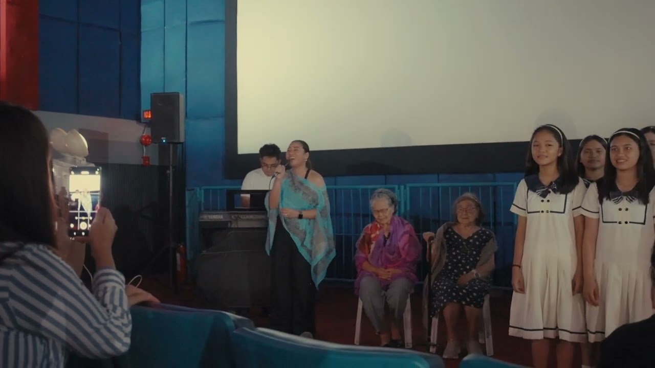 Morissette sings next to the real life Ma'am Alma with the Loboc Children's Choir