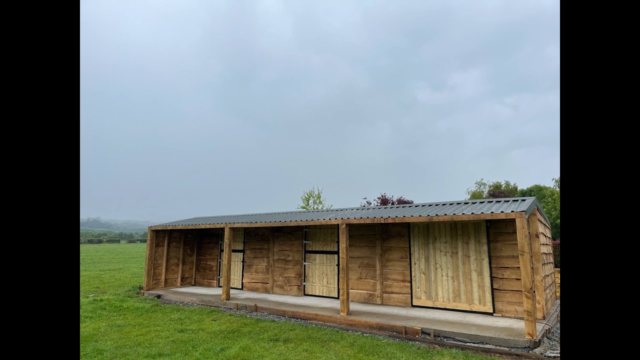 Rustic stable build (timelapse)