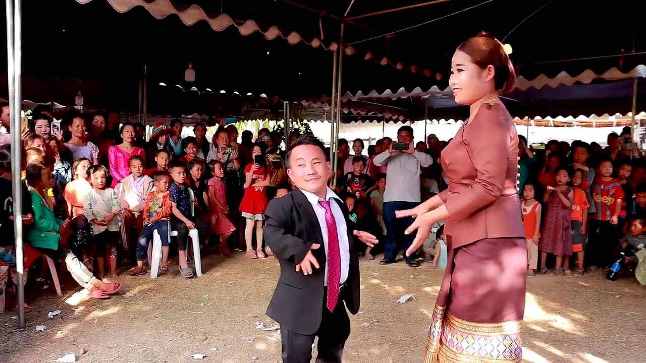 kwv ntxhoo rooj tshoob neeg coob thiab lom zem heev