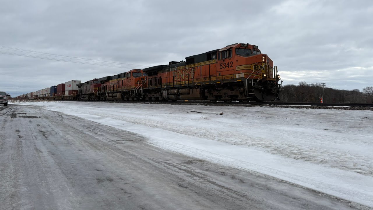 BNSF #5342 leads this WB intermodal with fake bonnet BNSF #791 on the Staples Sub