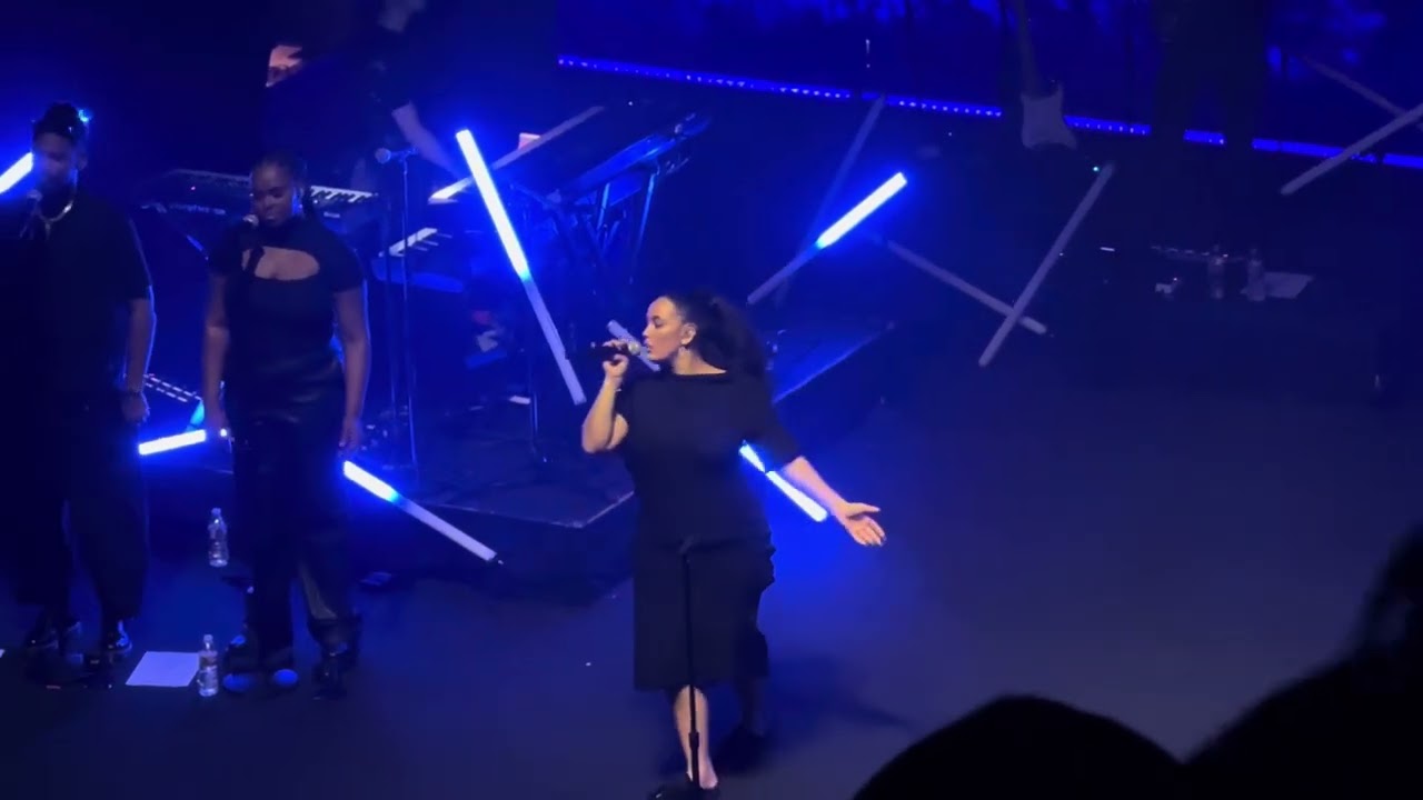 Jorja Smith Live - On Your Own - (Ace Theater)