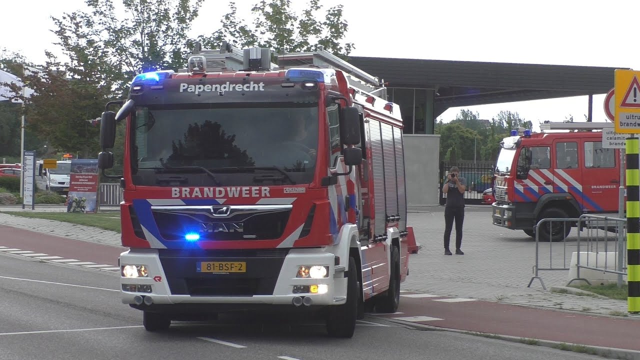 (Bullhorn) Verschillende Hulpdiensten vertrekken met spoed vanaf Open Dag in Papendrecht
