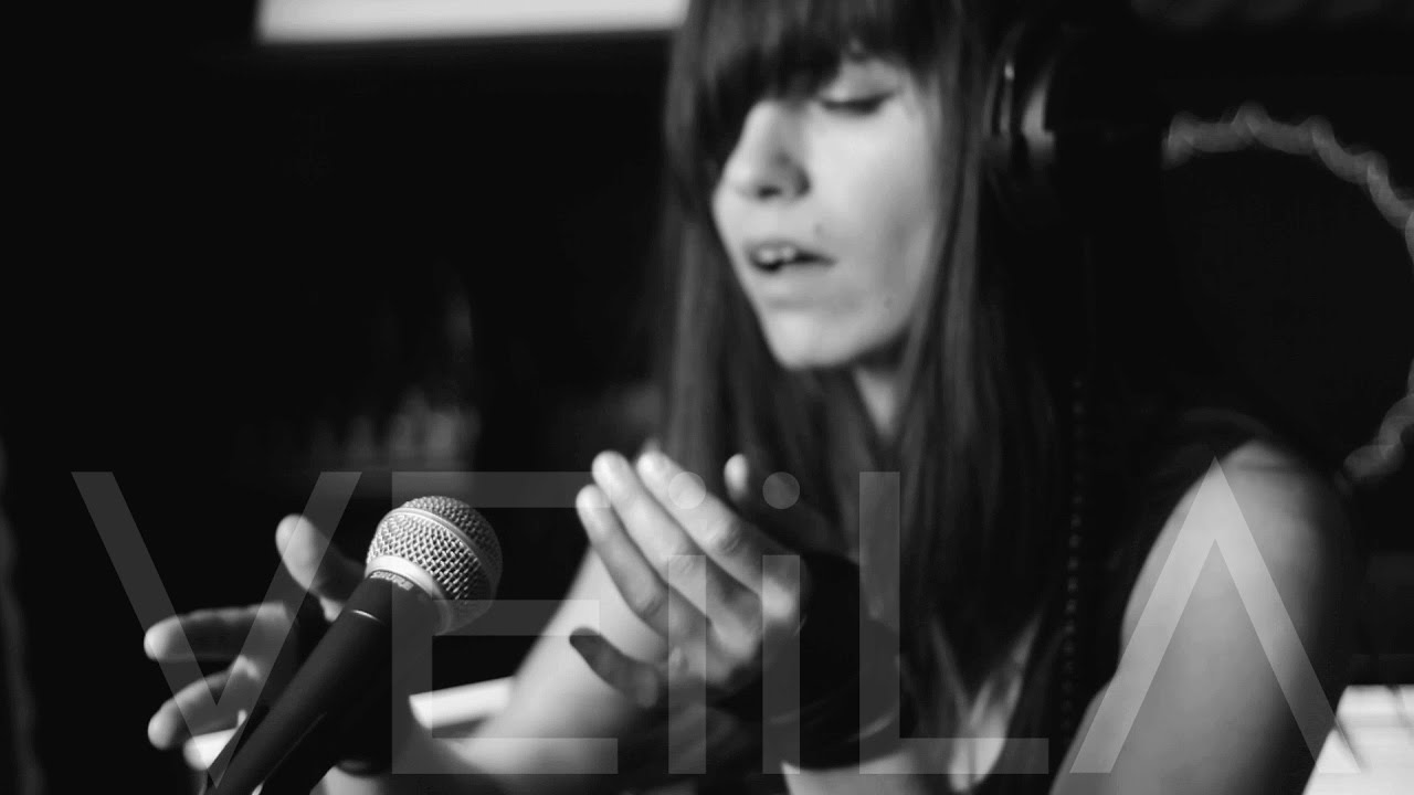 portishead - mysterons/roads - live mashup cover by veiila