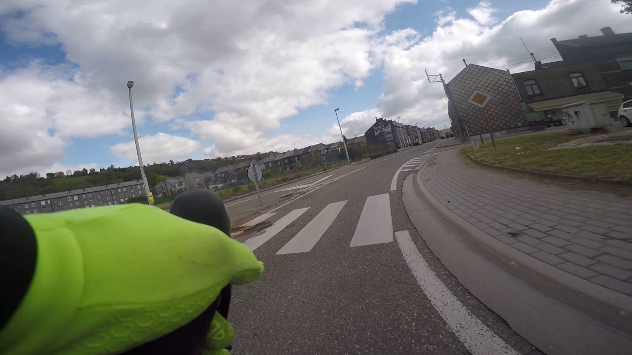 S 23 04 2017 2158 Un groupe devant se lance vers le rond point d'Engis