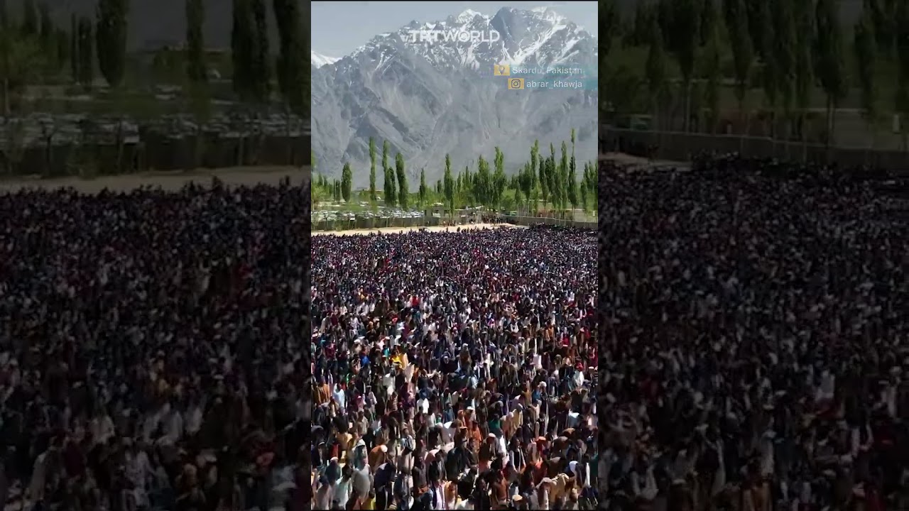 Thousands pray on the last Friday of Ramadan