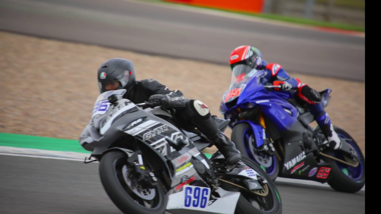 R6 vs ZX10R then tarran mackenzie cruises past at donington