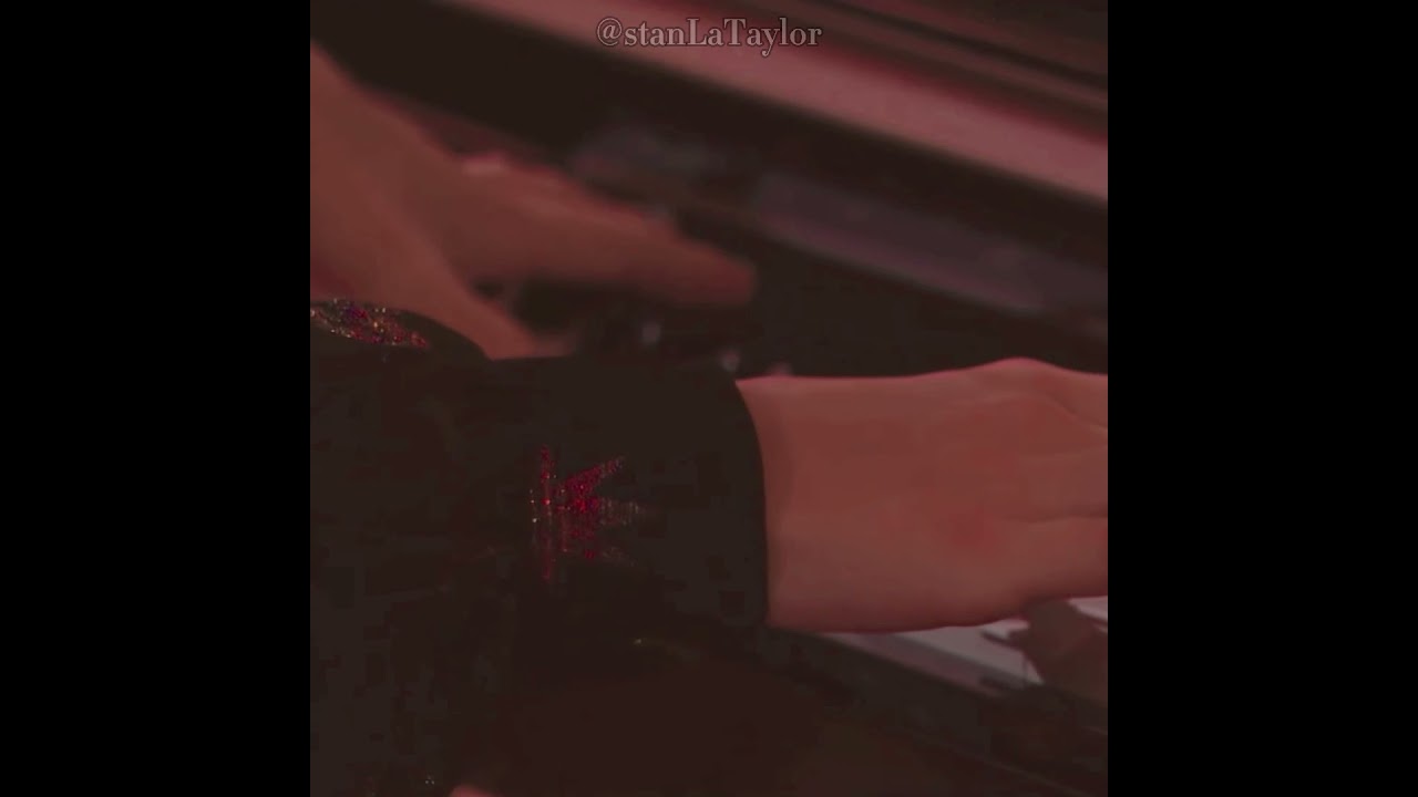 Holy Ground (lyric video) - Taylor Swift live in the lounge