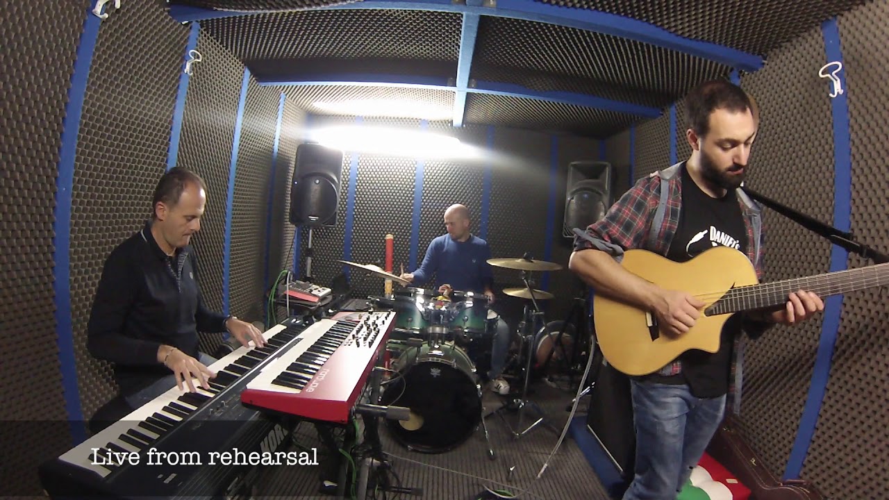 Happy (Pharrell Williams)  bossa version - Discovery Lounge Trio