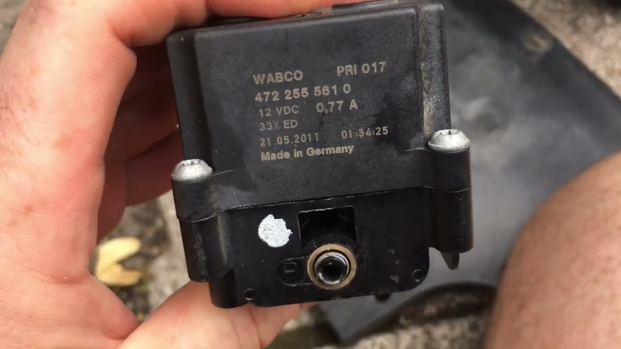 BMW 5 series rear air suspension compressor fault fixed F10 F11