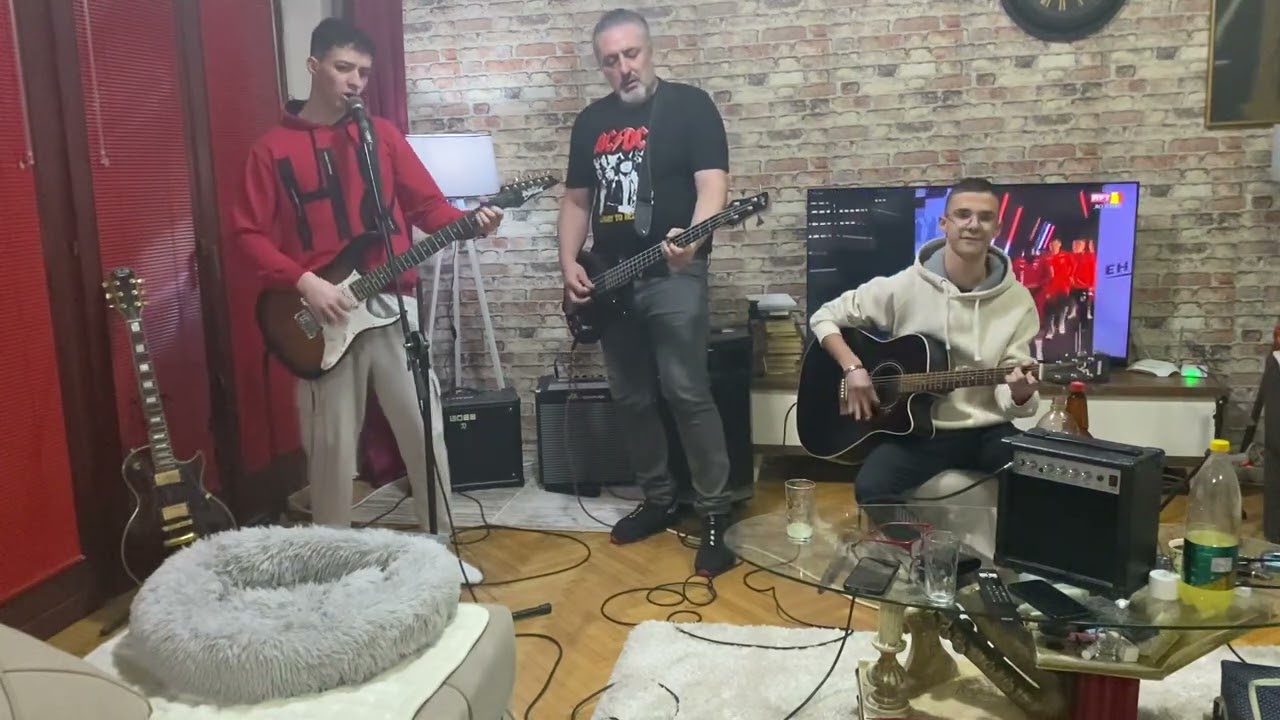 Ljubi se istok i zapad - Plavi Orkestar (cover by crazy&friends)