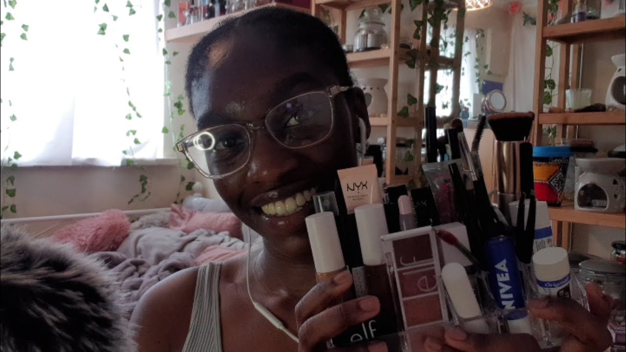 ASMR-FAST & AGGRESSIVE LITTLE SISTER DOES YOUR MAKE UP ROLE PLAY