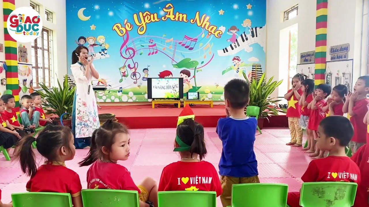 Tiết dạy GVDG Âm nhạc vận động múa minh họa bài hát Gia đình gấu - Trẻ 4 - 5 tuổi