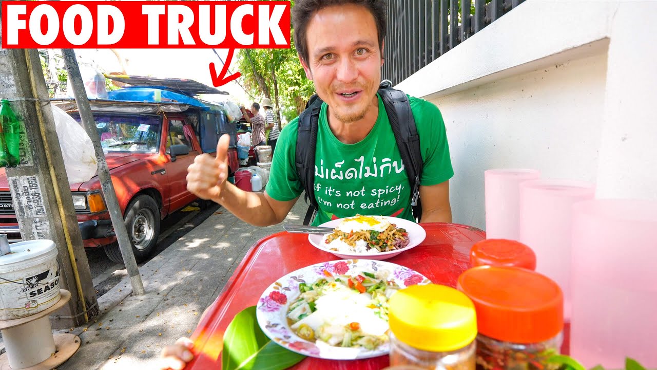 Eating at ORIGINAL THAI FOOD TRUCK!  🚚  Asian STREET FOOD on Wheels!