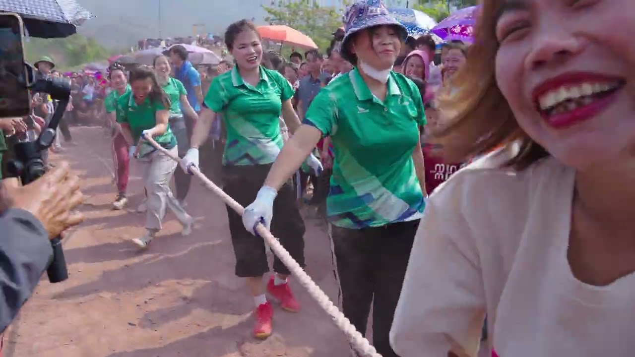 Cận cảnh bộ môn kéo co, Hội Xuân Phìn Hồ, Si Pa Phìn sáng 06 tết 2026