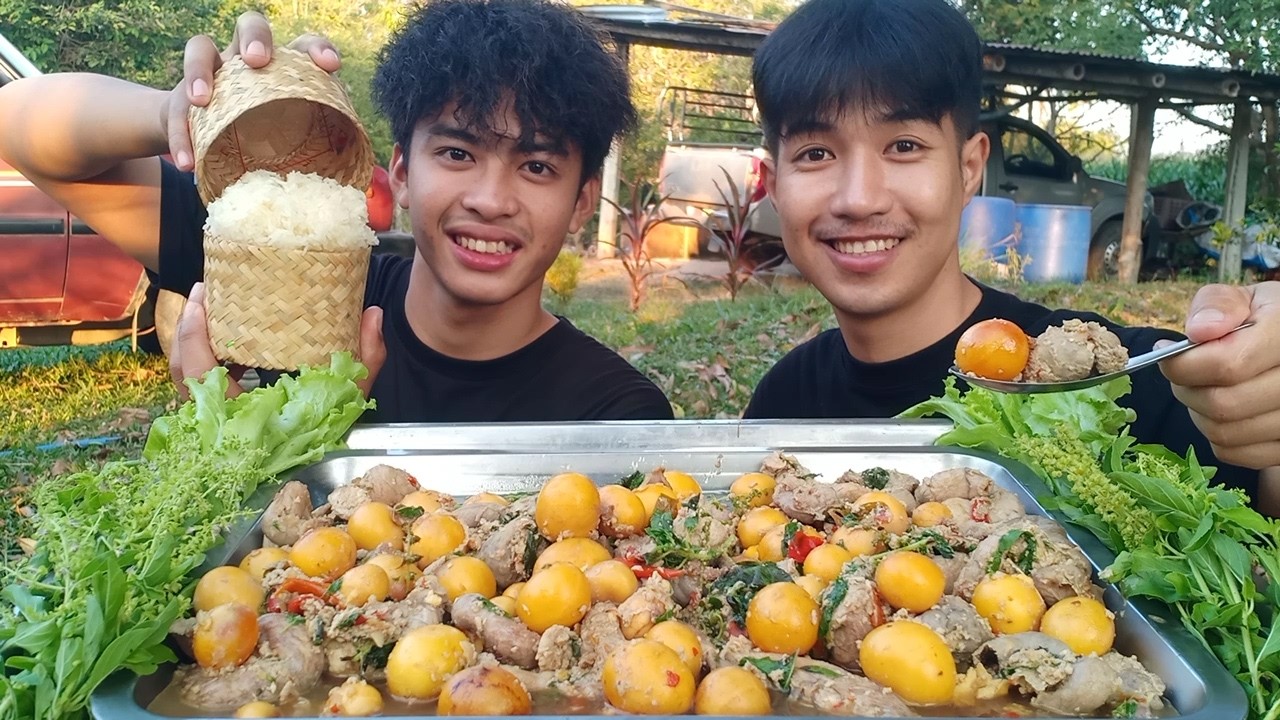 ผัดกะเพราไข่อ่อน มากินข้าวด้วยกันนะครับ.
