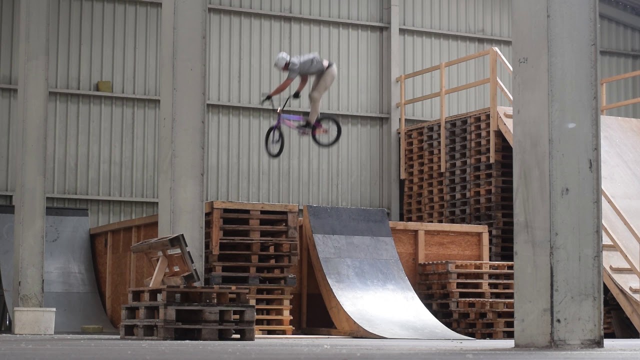 Riding solo is scary ! | One session Kevin B&ouml;ck | TireEdits