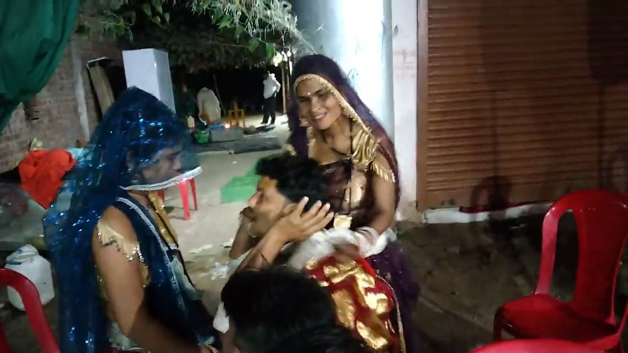 हरदी चढ़ाई रंगी बारे से देखिये नृत्य बुंदेली राई