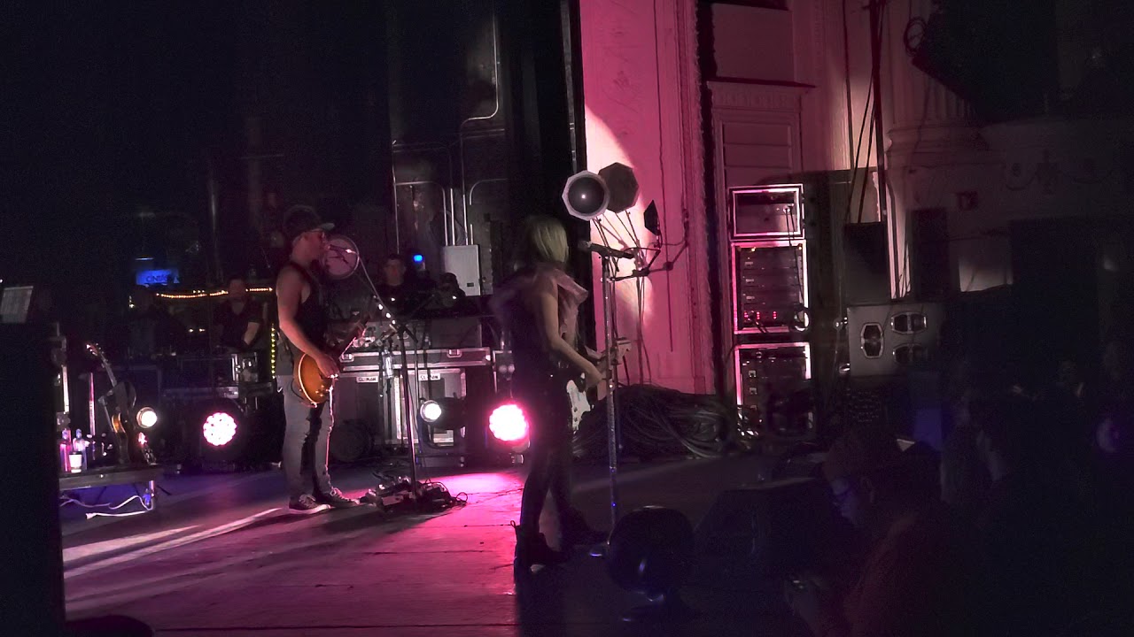 Avril Lavigne - My Happy Ending Live in Boston 2019