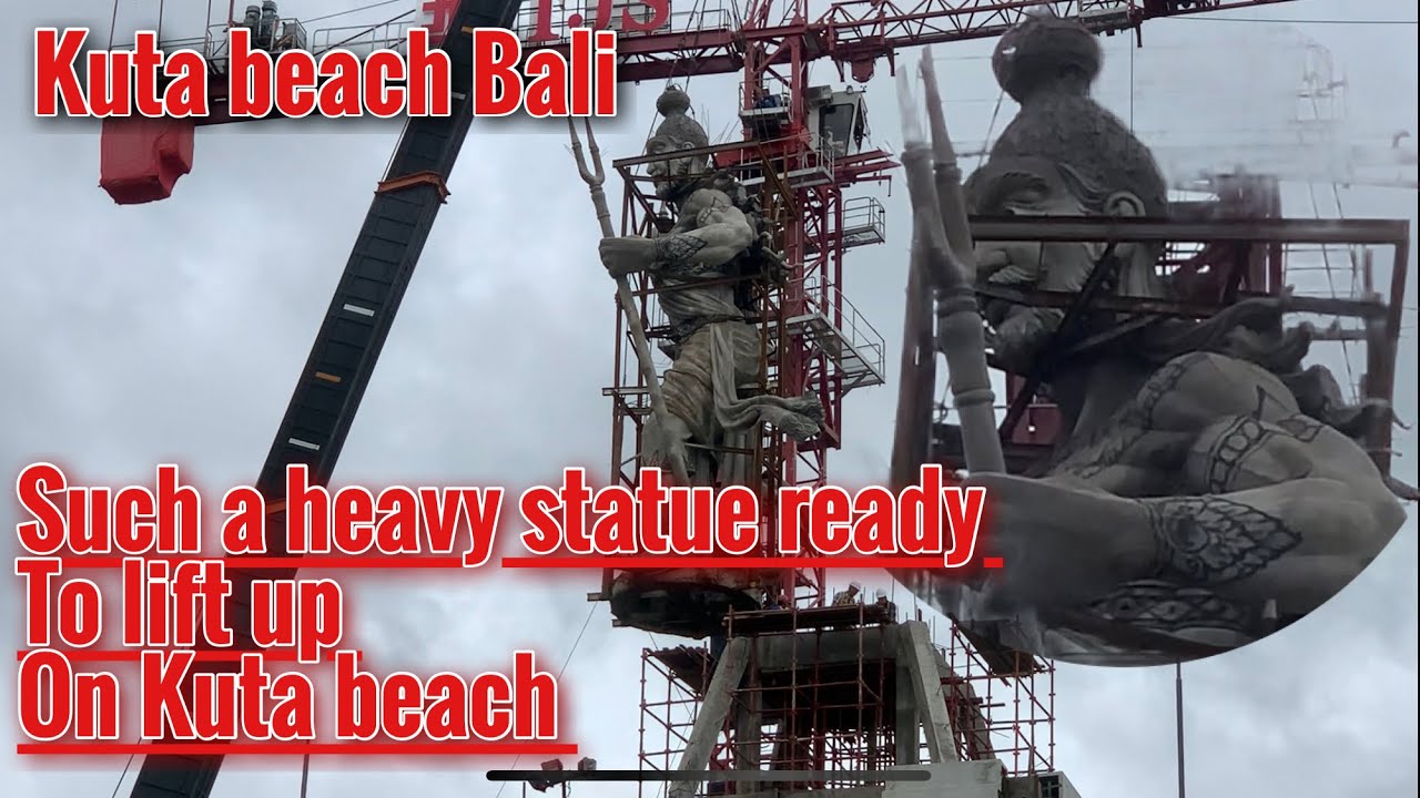 Тяжелая статуя готова к подъему на пляже Кута #kutabeach #balistatue #balinews #kutaupdate