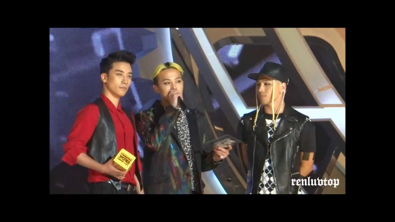 [HD] 131122 BIGBANG GD Taeyang Seungri present award to Stevie Wonder @MAMA in HONG KONG fancam