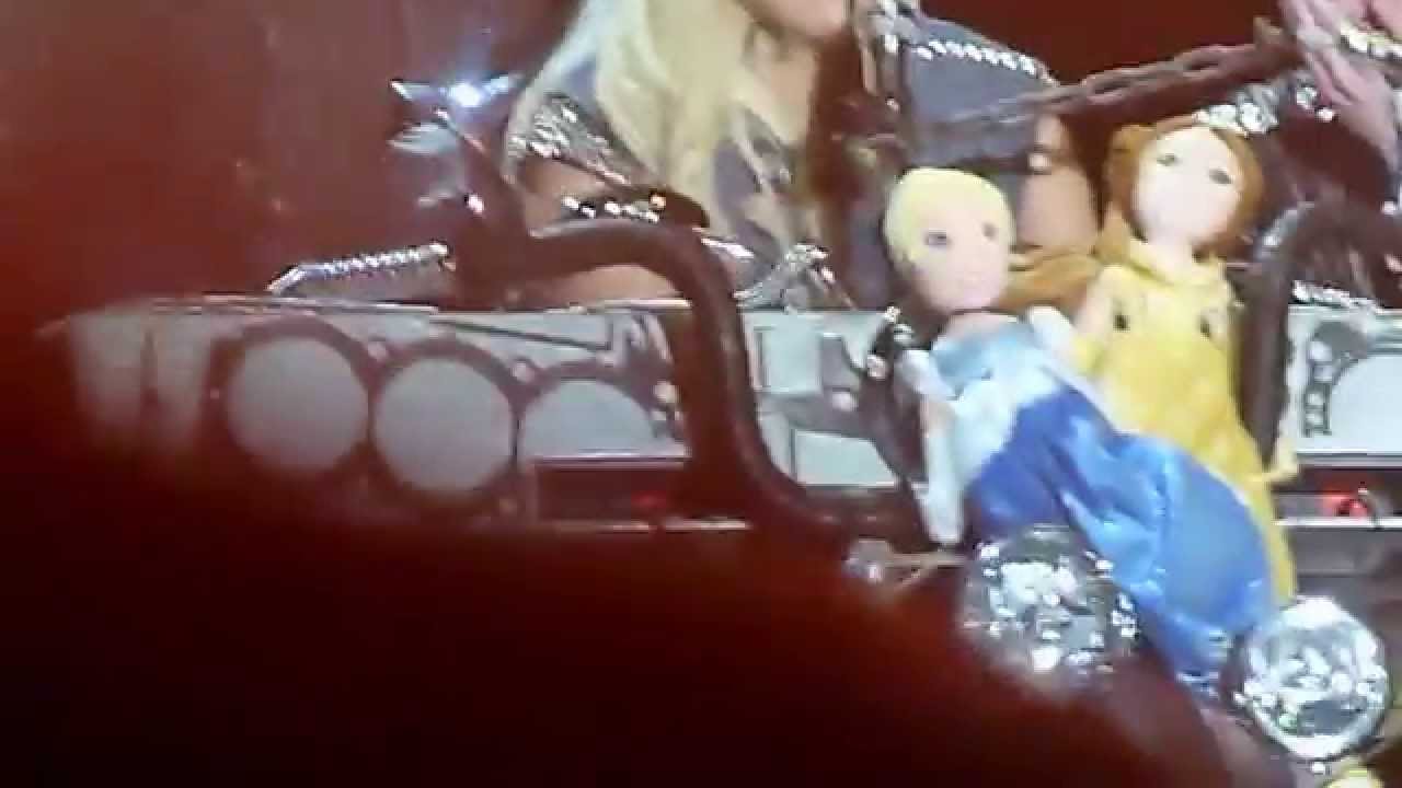 Lady Gaga - Princess Die  - live Manchester 11 september 2012 - HD