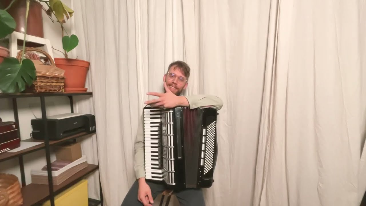 Cicha woda - zagraj ze słuchu na akordeonie // bonus: gama chromatyczna