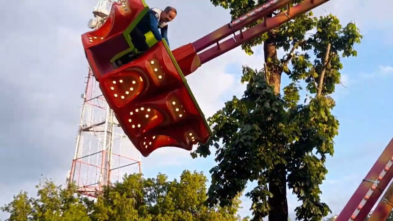 Космические ощущения от аттракциона ЛЕТАЮЩАЯ ТАРЕЛКА