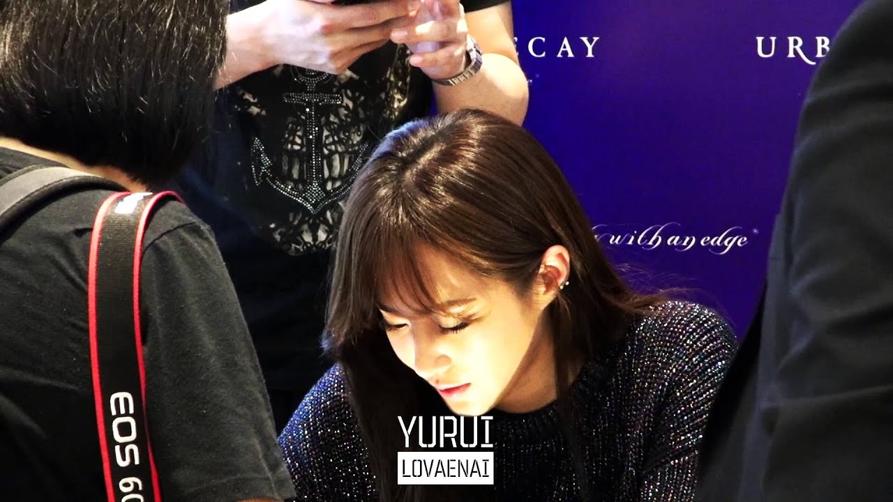 [Fancam] 150909 Yuri _ Urban Decay fan-signing event