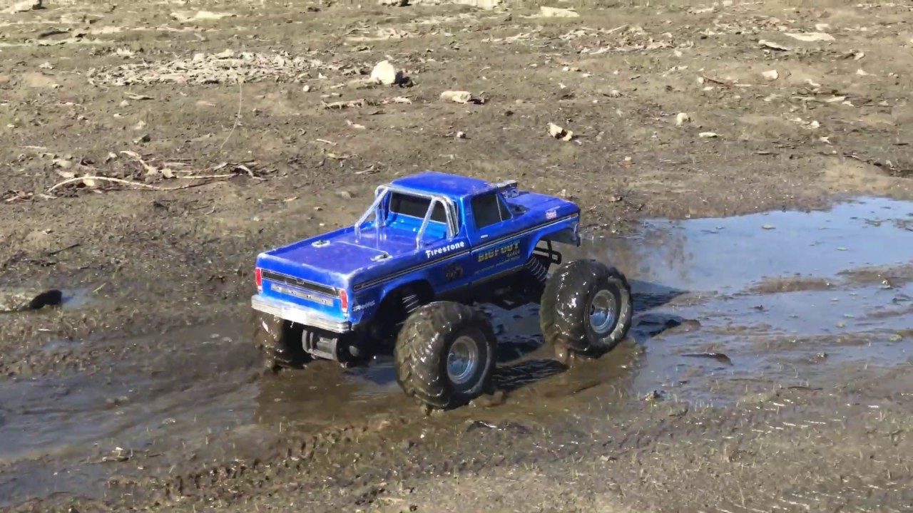 Traxxas Bigfoot Classic - Mudding, trailing, and backflip