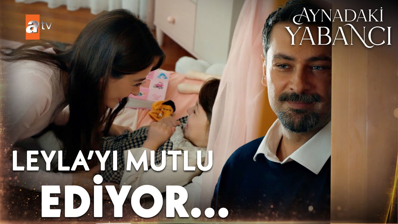 Emirhan, Azra'nın Leyla'yla iyi anlaşmasından etkileniyor - Aynadaki Yabancı 4. Bölüm